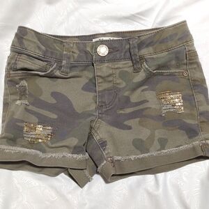 Girls Mudd Distressed Camouflage Shorts Size 7 - Like New